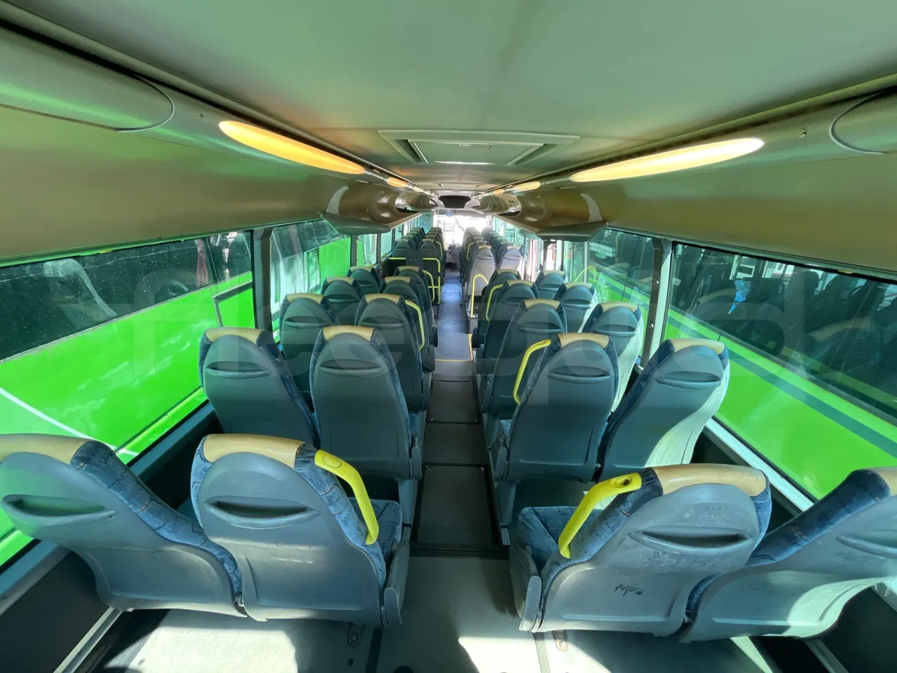 Irizar Volvo i4CD i4CD - Euro5 - 278kW - 12.920mt - forward view middle aisle