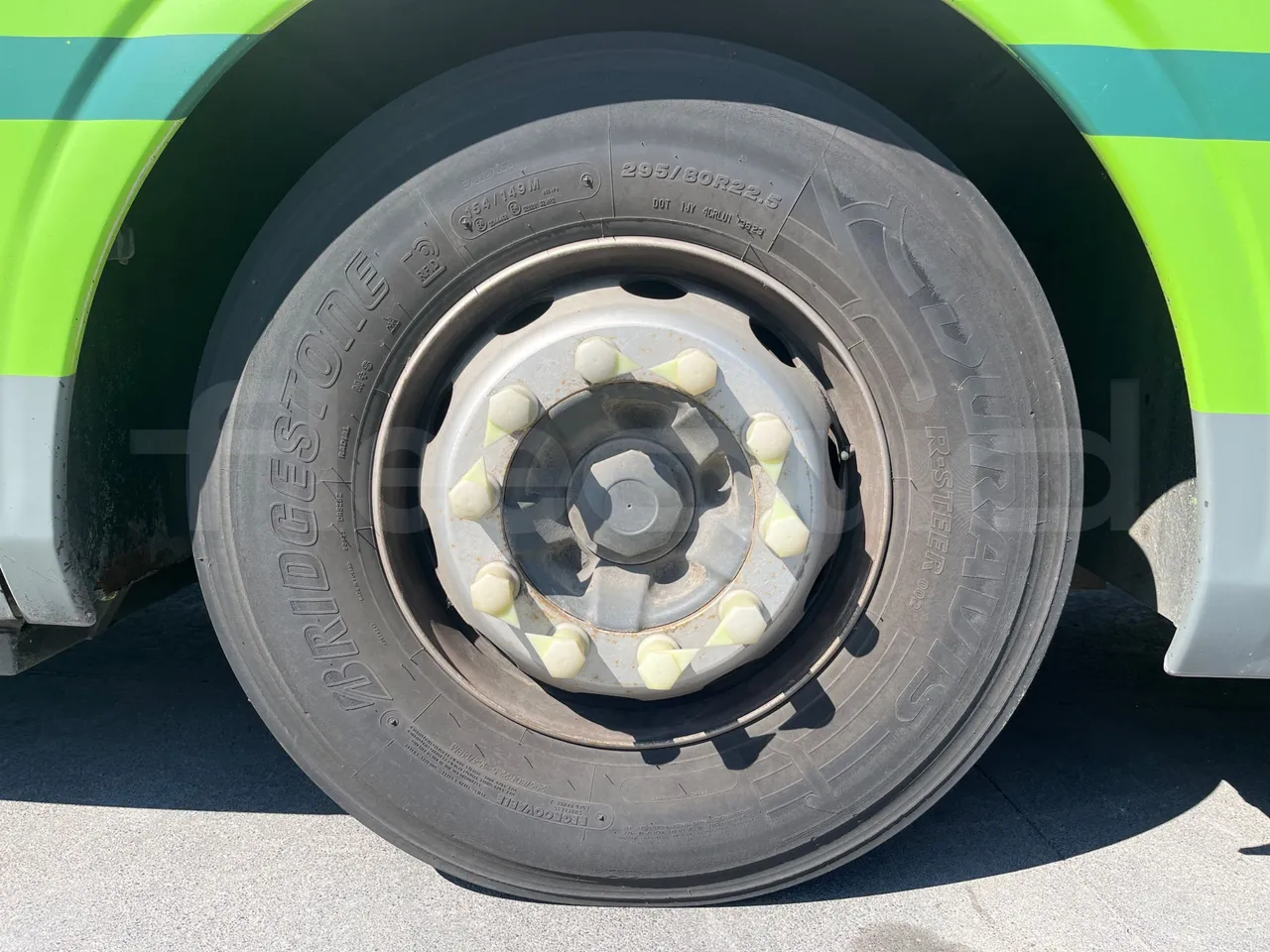 Irizar Volvo i4CD i4CD - Euro5 - 278kW - 12.920mt - front left tire measurements