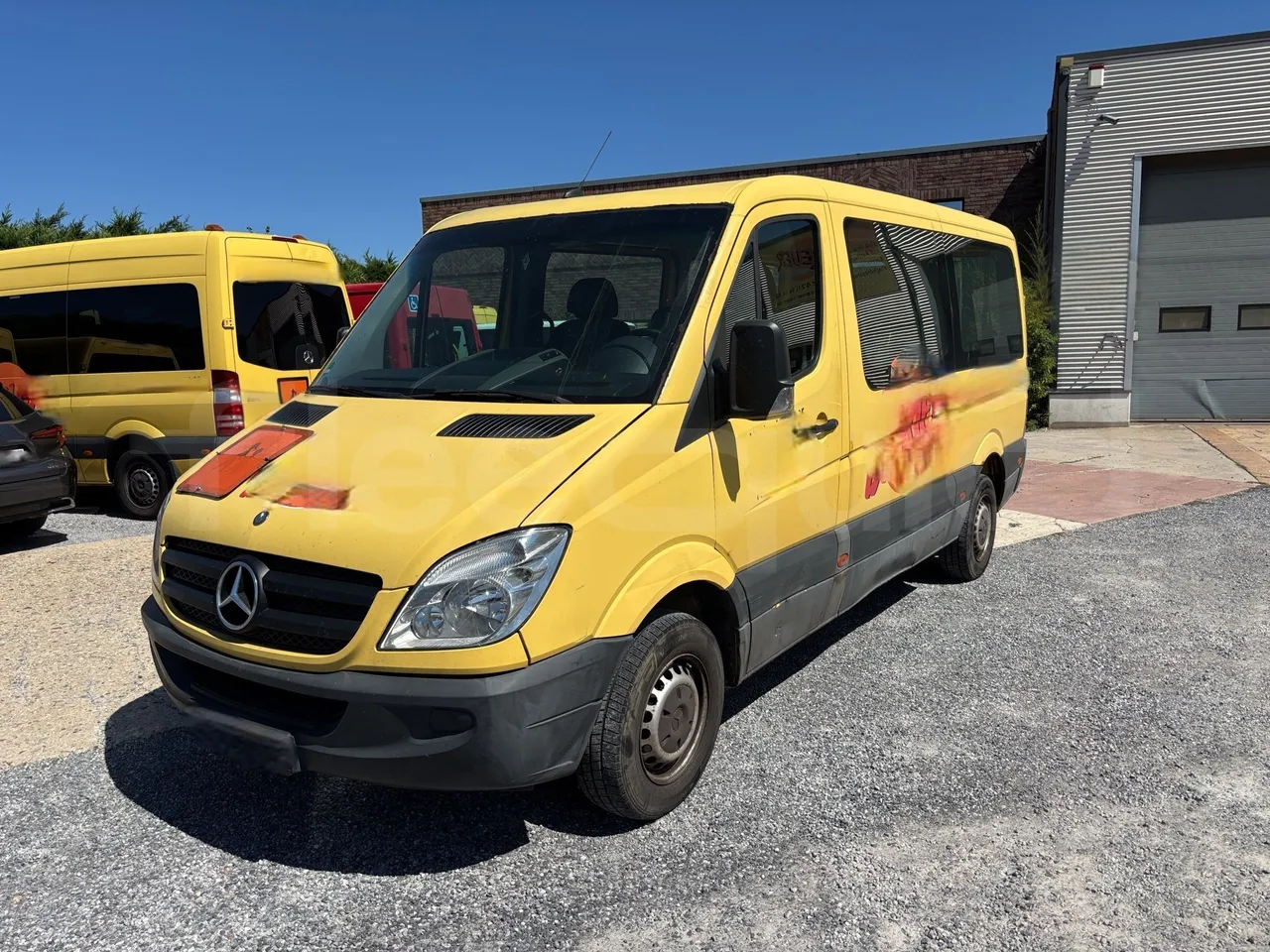Mercedes-Benz Sprinter - 3/4 Front Left Side