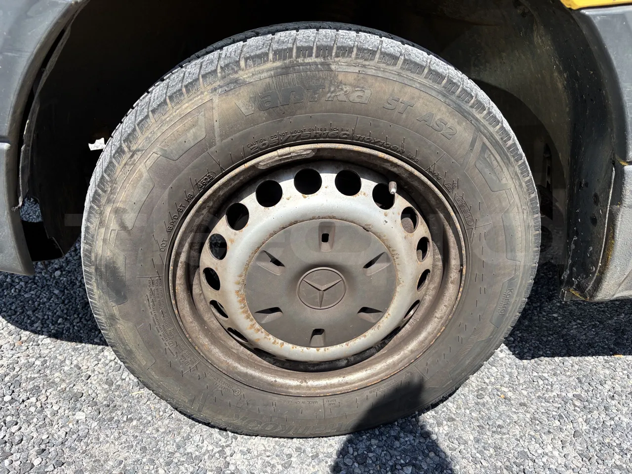 Mercedes-Benz Sprinter - First Axle Left Side: Complete Tyre