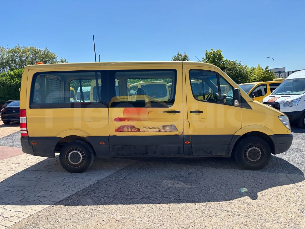 Mercedes-Benz Sprinter - Right Side