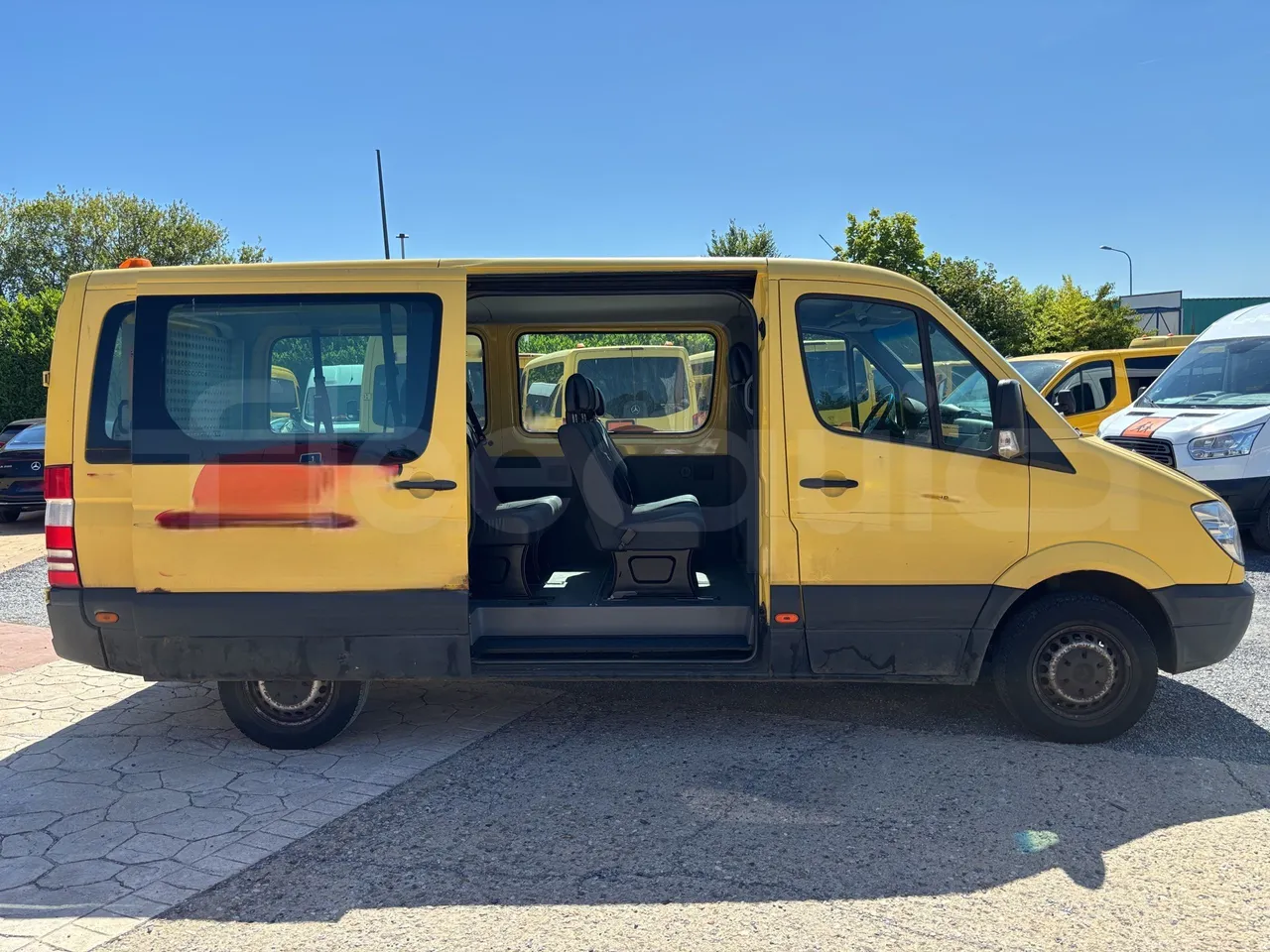 Mercedes-Benz Sprinter - Right Side Doors Open