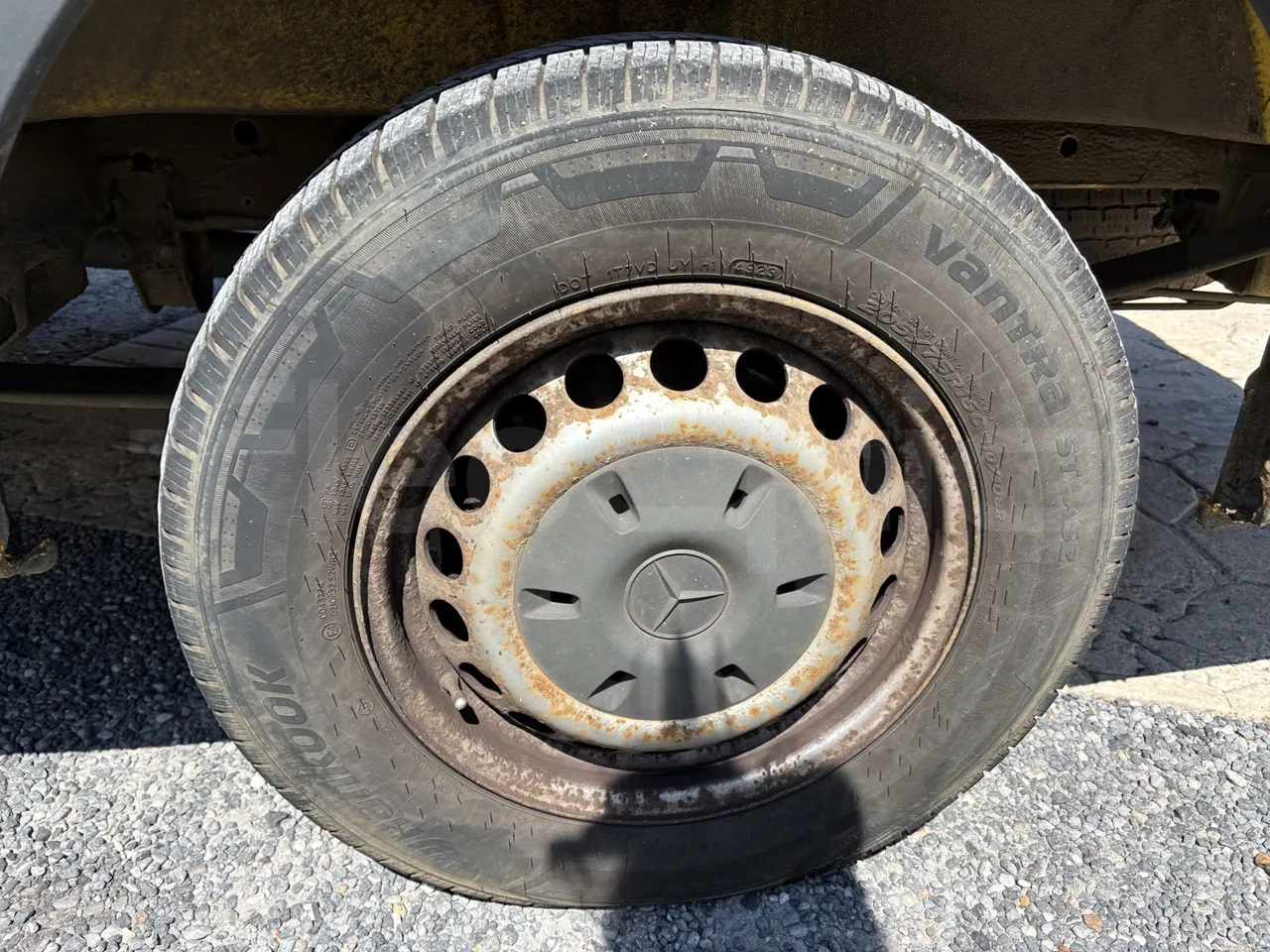 Mercedes-Benz Sprinter - First Axle Left Side: Tyre Size