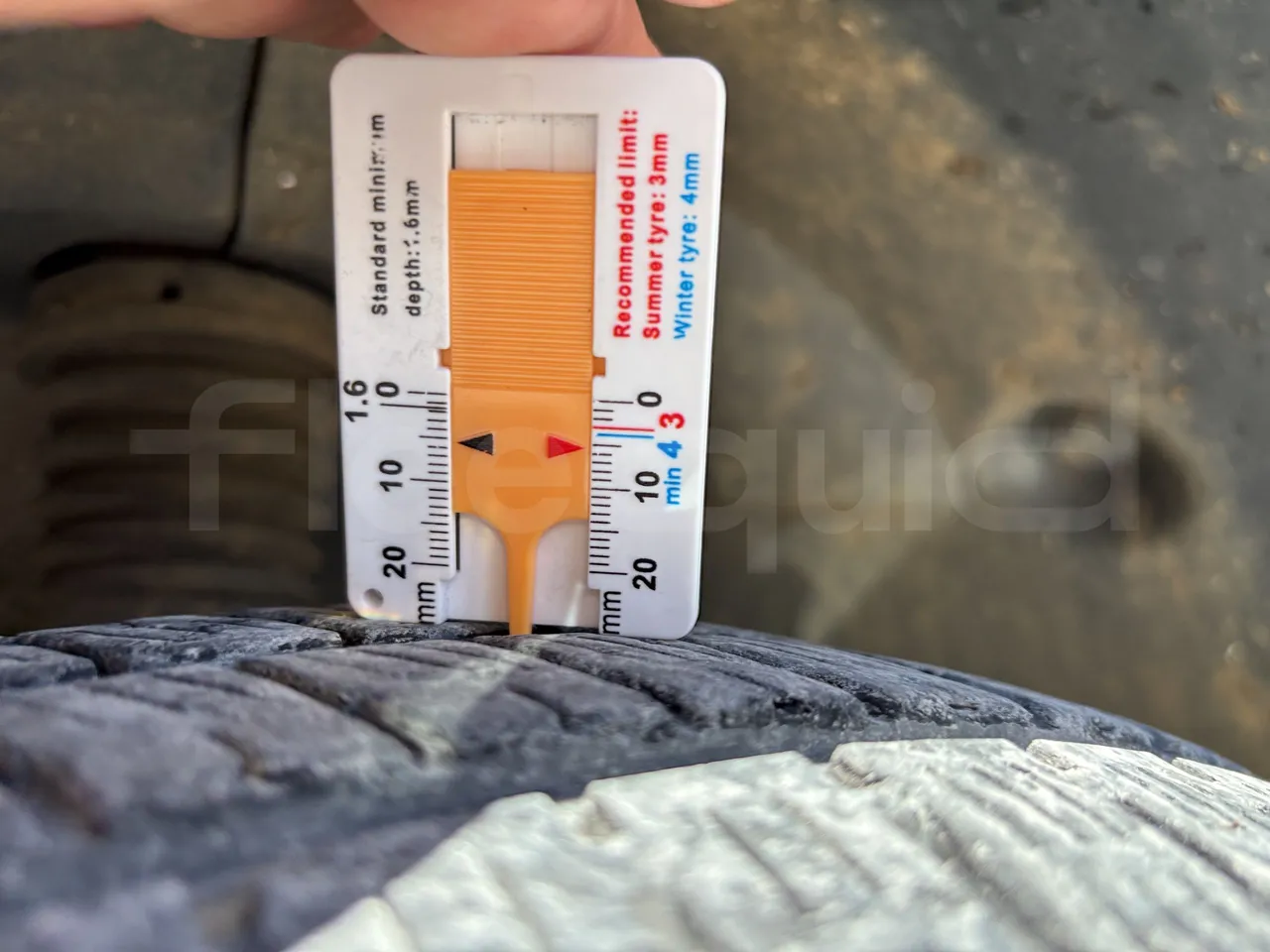 Mercedes-Benz Sprinter - First Axle Left Side: Tyre Tread