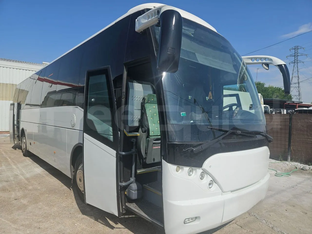 Man Celeris 18.314 HOCL-NL/ Euro 5 - 257 Kw - 12,250 Mt - 3/4 right front doors open
