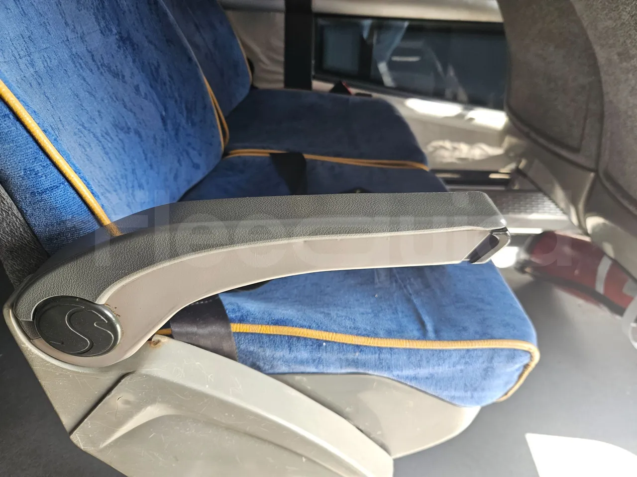 Man Celeris 18.314 HOCL-NL/ Euro 5 - 257 Kw - 12,250 Mt - armrest detail photo