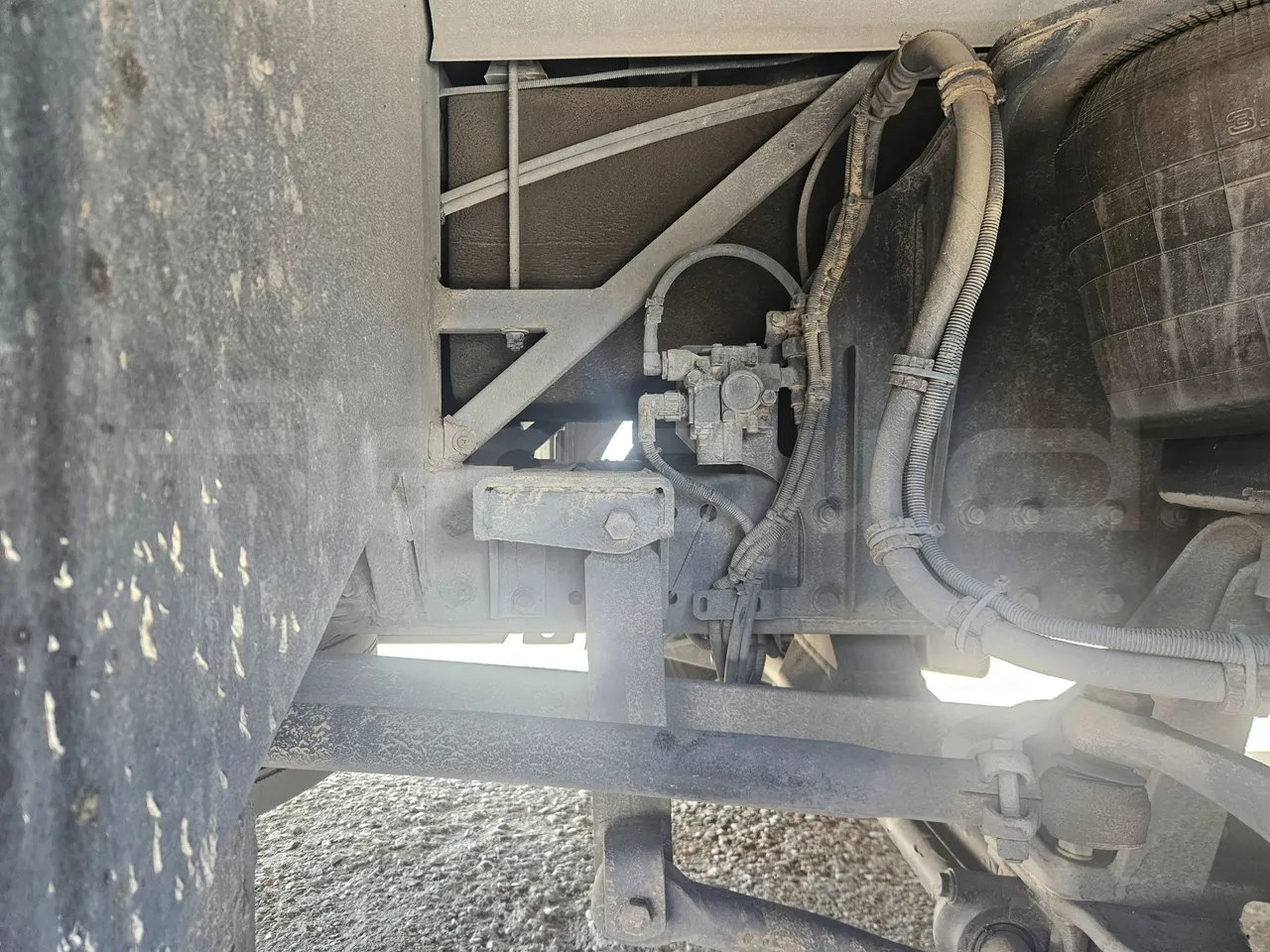 Man Celeris 18.314 HOCL-NL/ Euro 5 - 257 Kw - 12,250 Mt - front air springs left