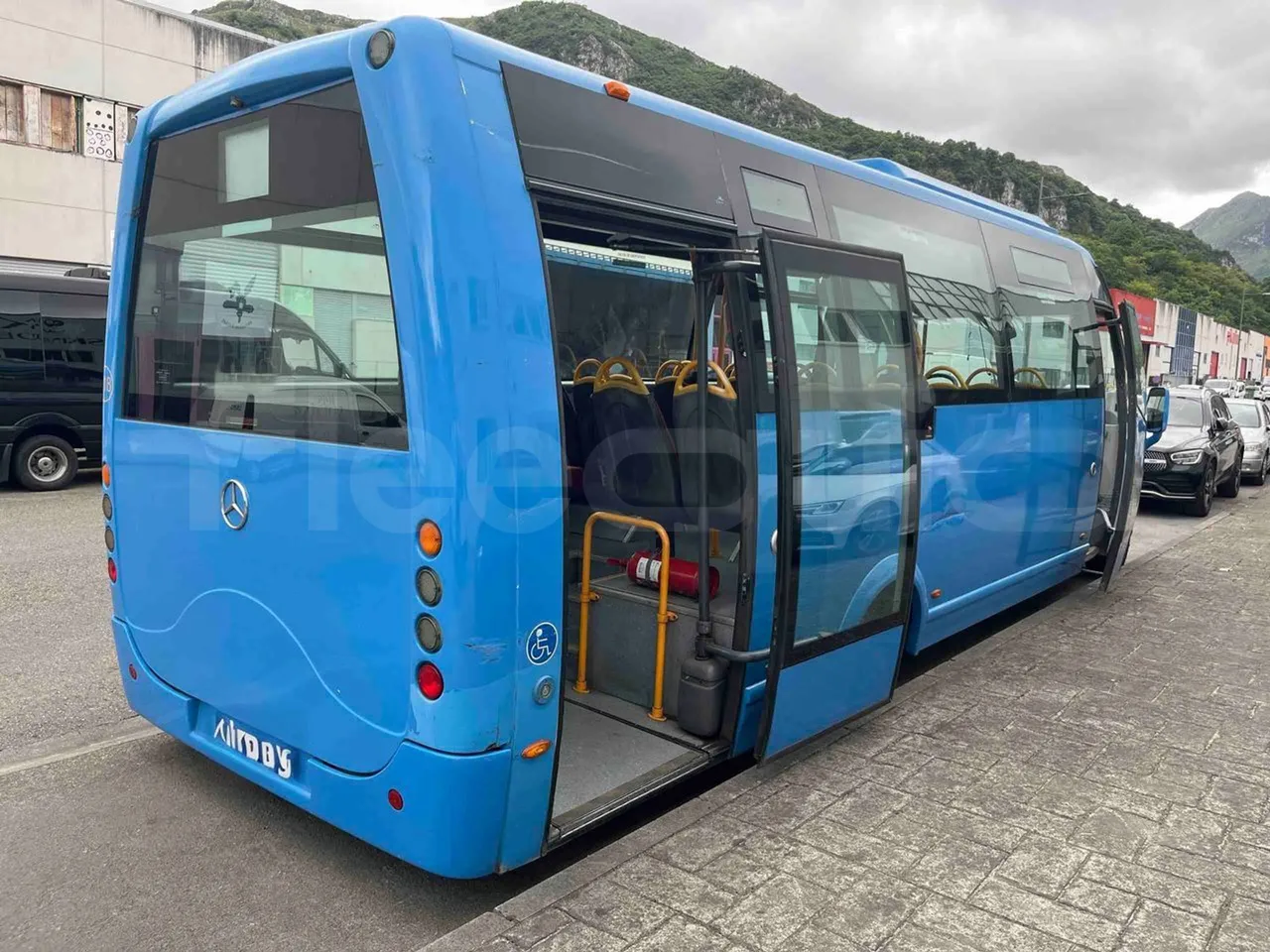 Mercedes-Benz 816 - 3/4 right rear doors open