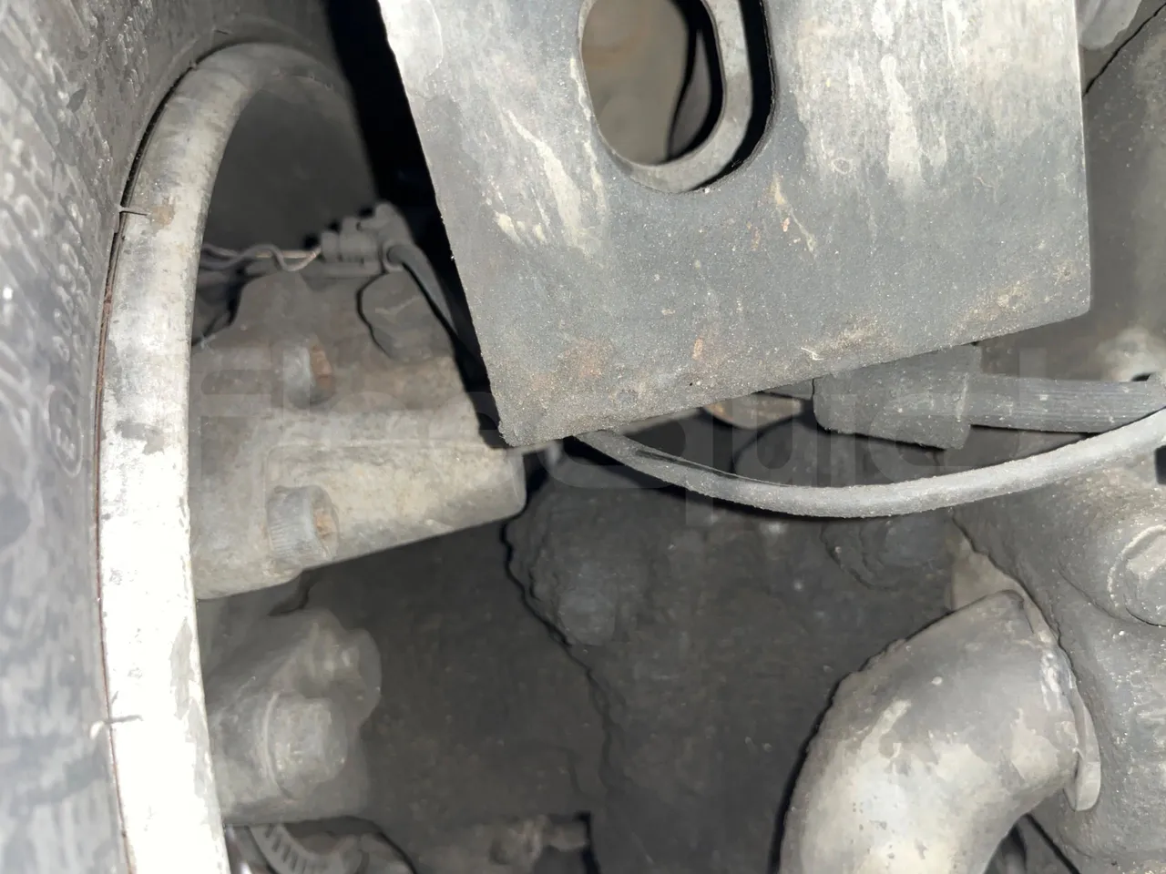 Mercedes-Benz 816 - axle 2 caliper brakes left