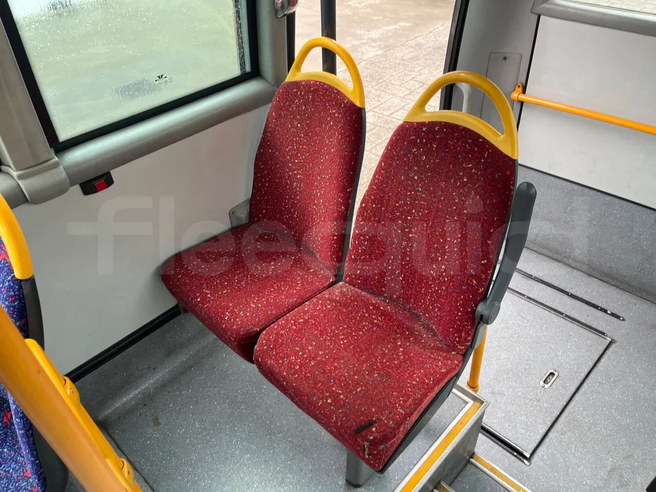 Mercedes-Benz 816 - central seat safety belt