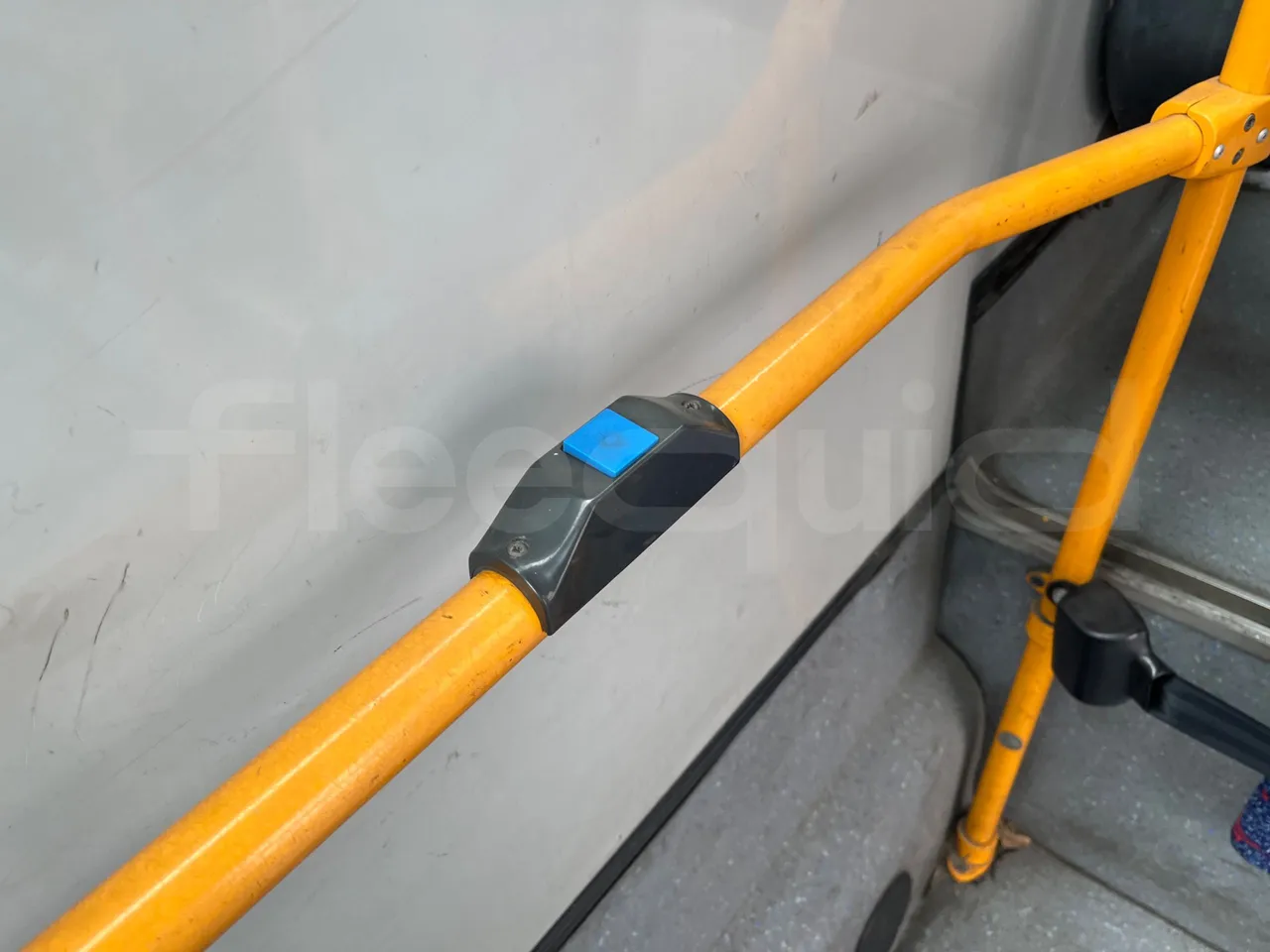 Mercedes-Benz 816 - usb charging detail