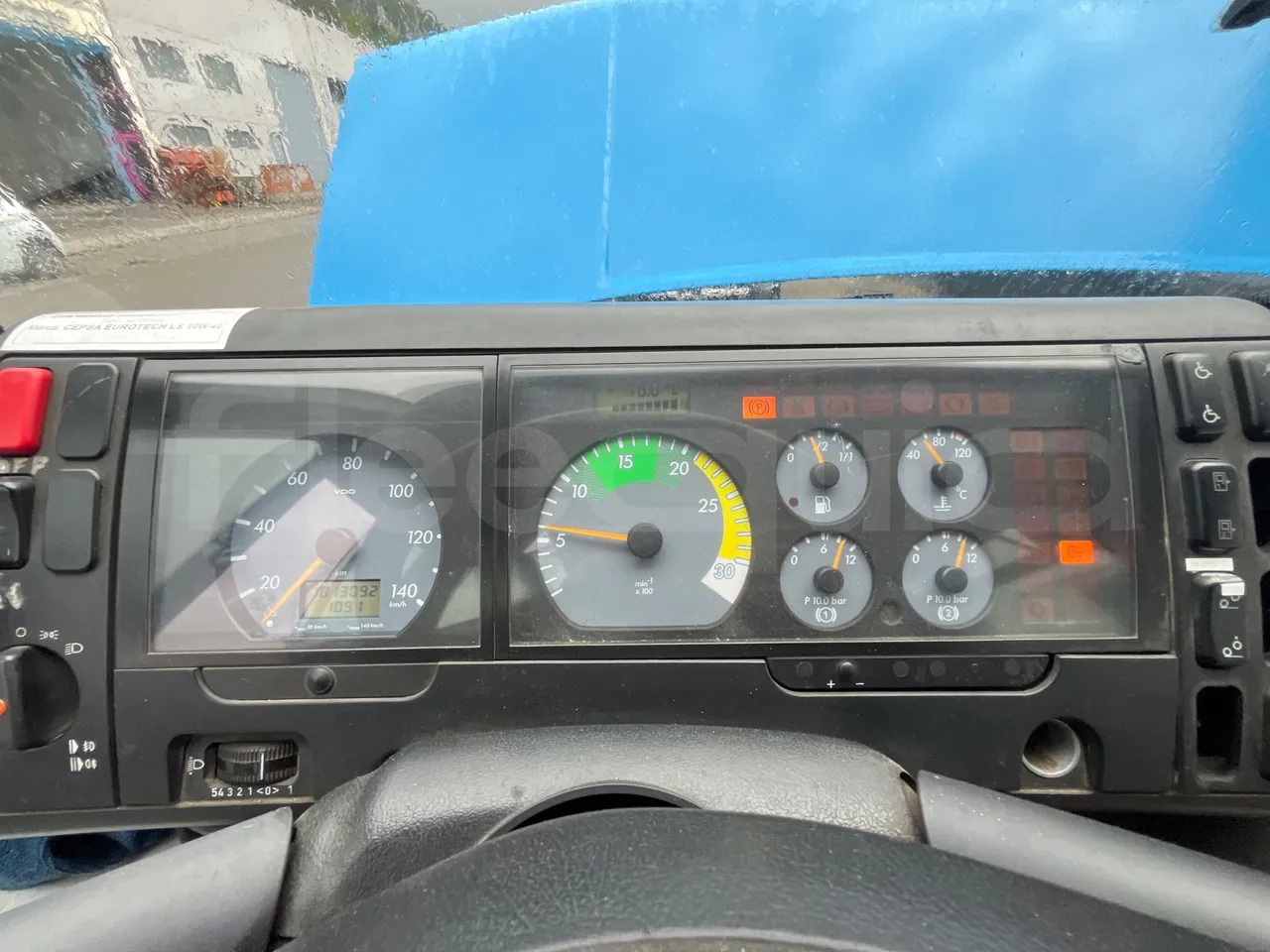Mercedes-Benz 816 - dashboard lights on