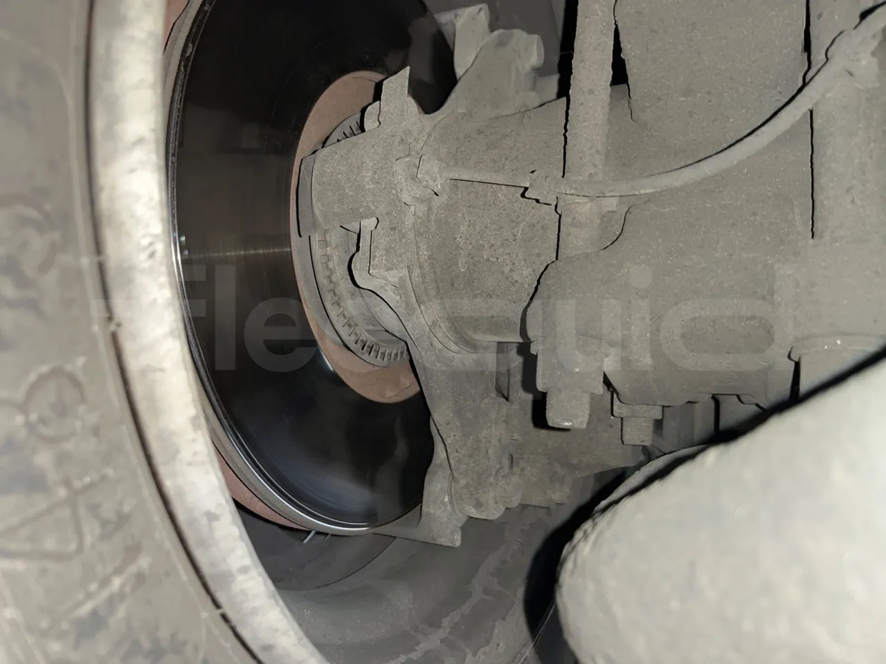 Mercedes-Benz 816 - axel 3  discs right
