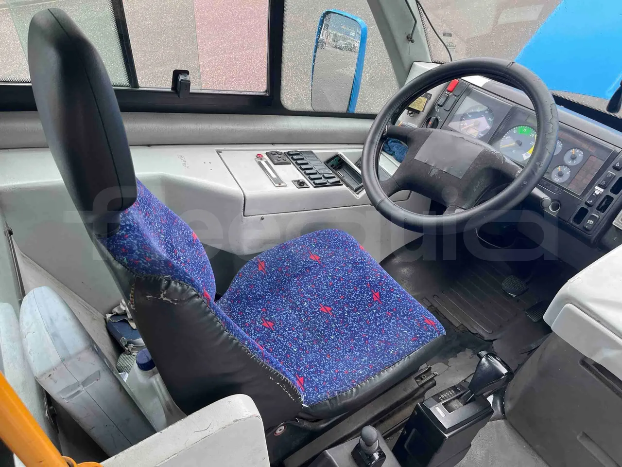 Mercedes-Benz 816 - driver's seat photo