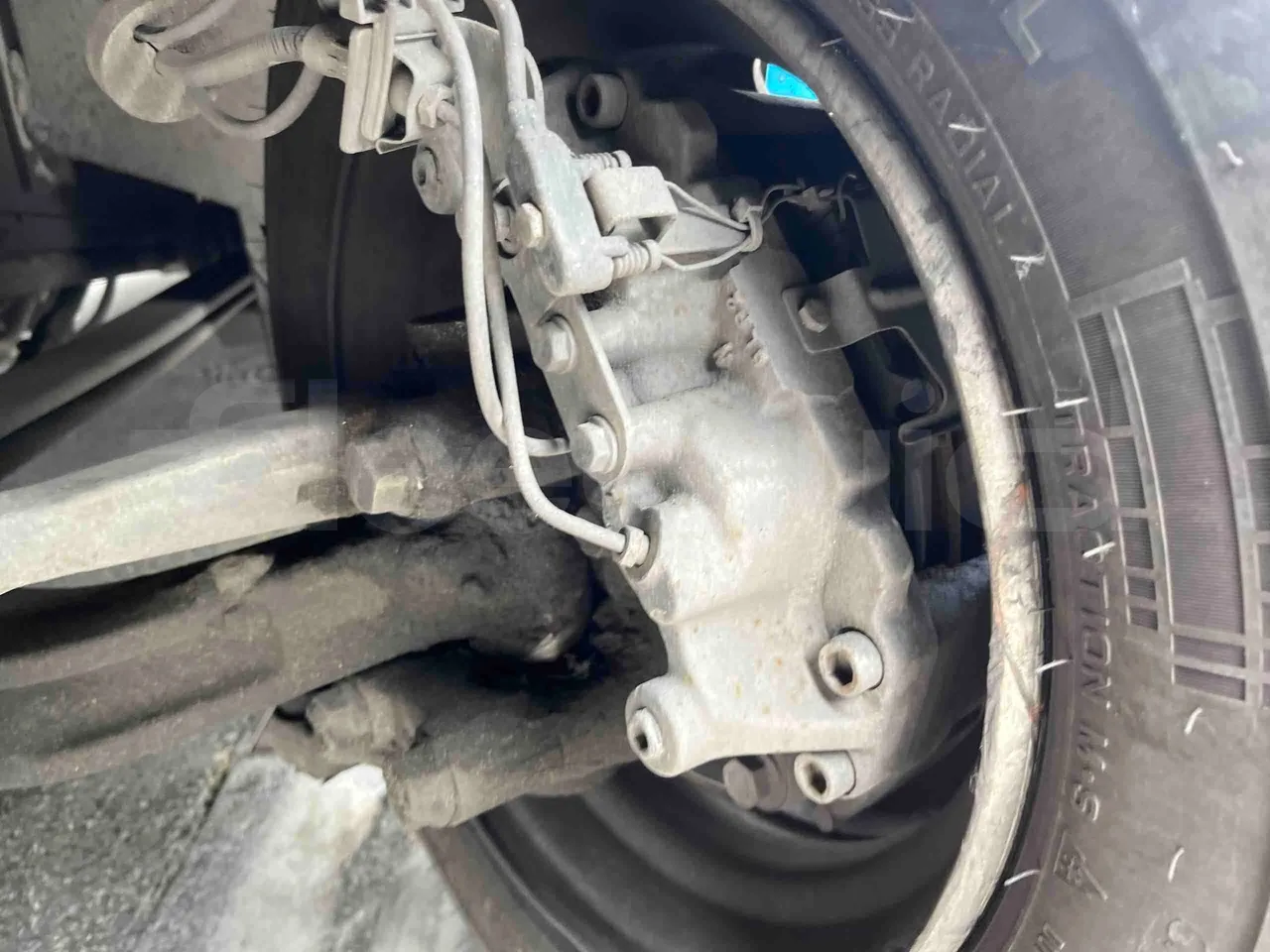 Mercedes-Benz 816 - front brake calipers left