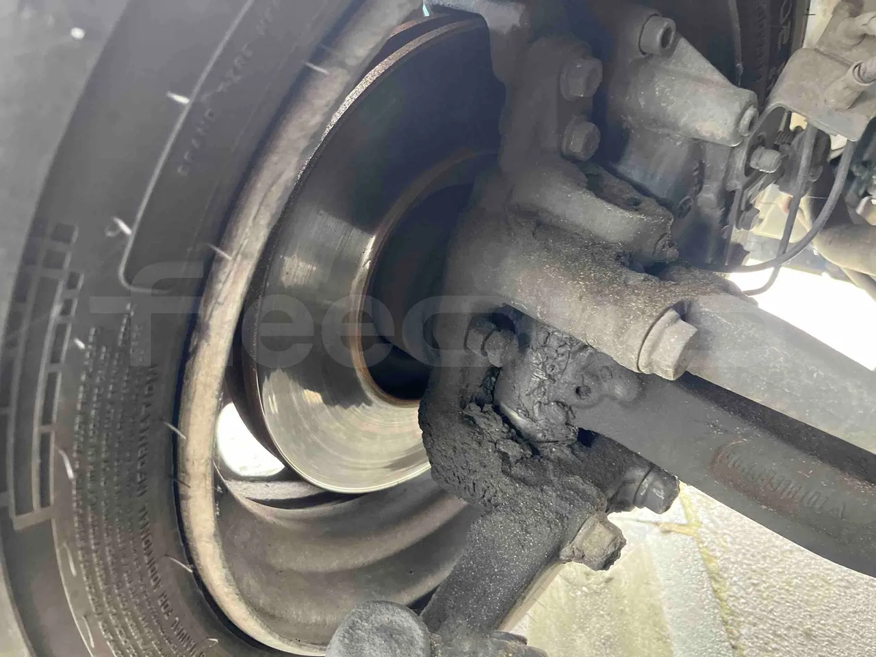 Mercedes-Benz 816 - front discs left