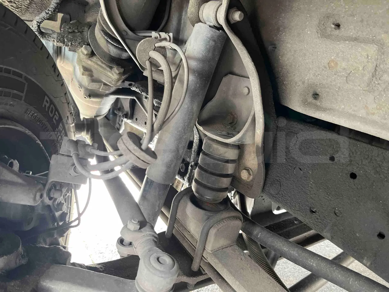 Mercedes-Benz 816 - front shock absorbers left
