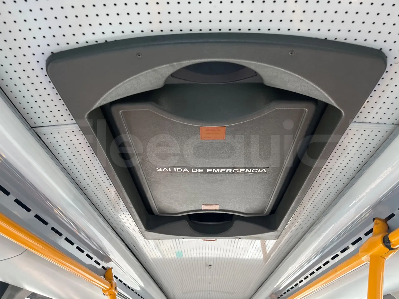 Mercedes-Benz 816 - roof hatch 1