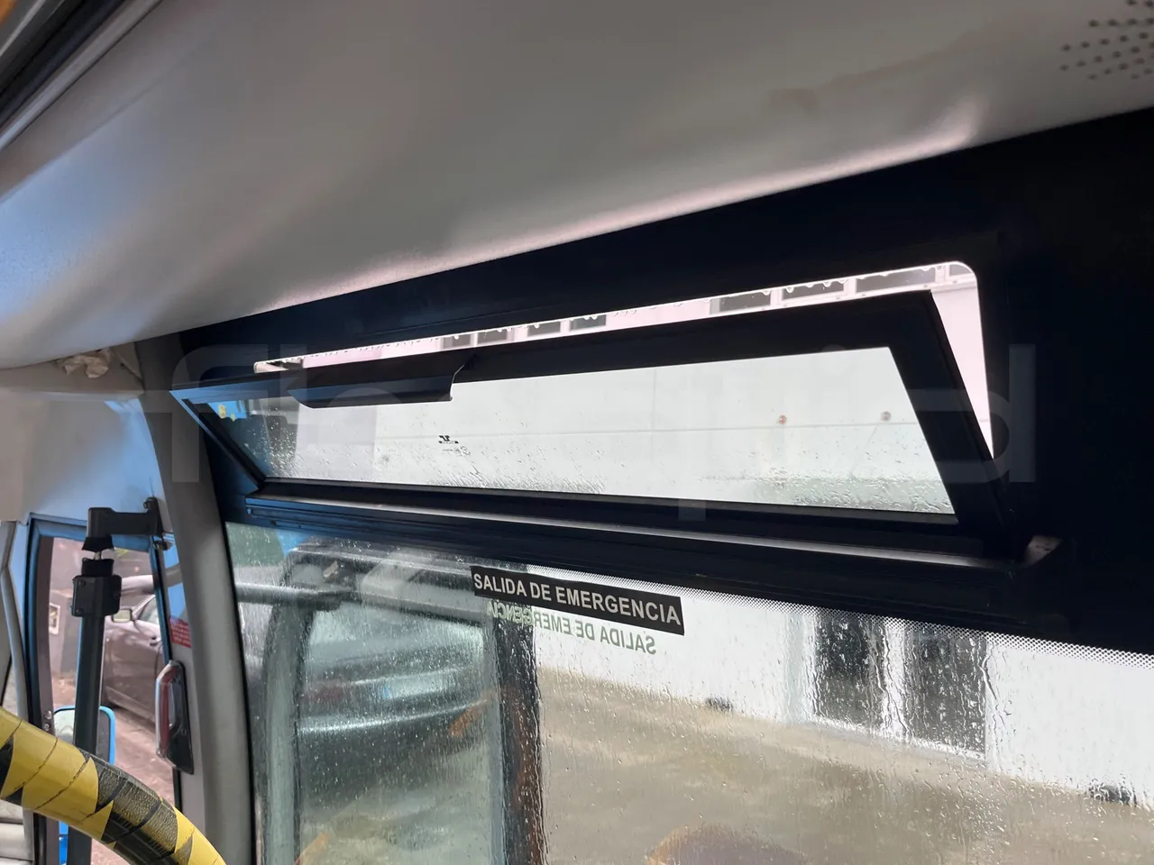 Mercedes-Benz 816 - roof hatch 2