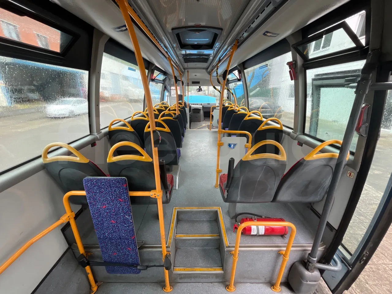 Mercedes-Benz 816 - forward view middle aisle