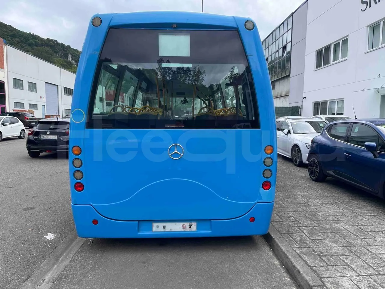 Mercedes-Benz 816 - rear hatch closed