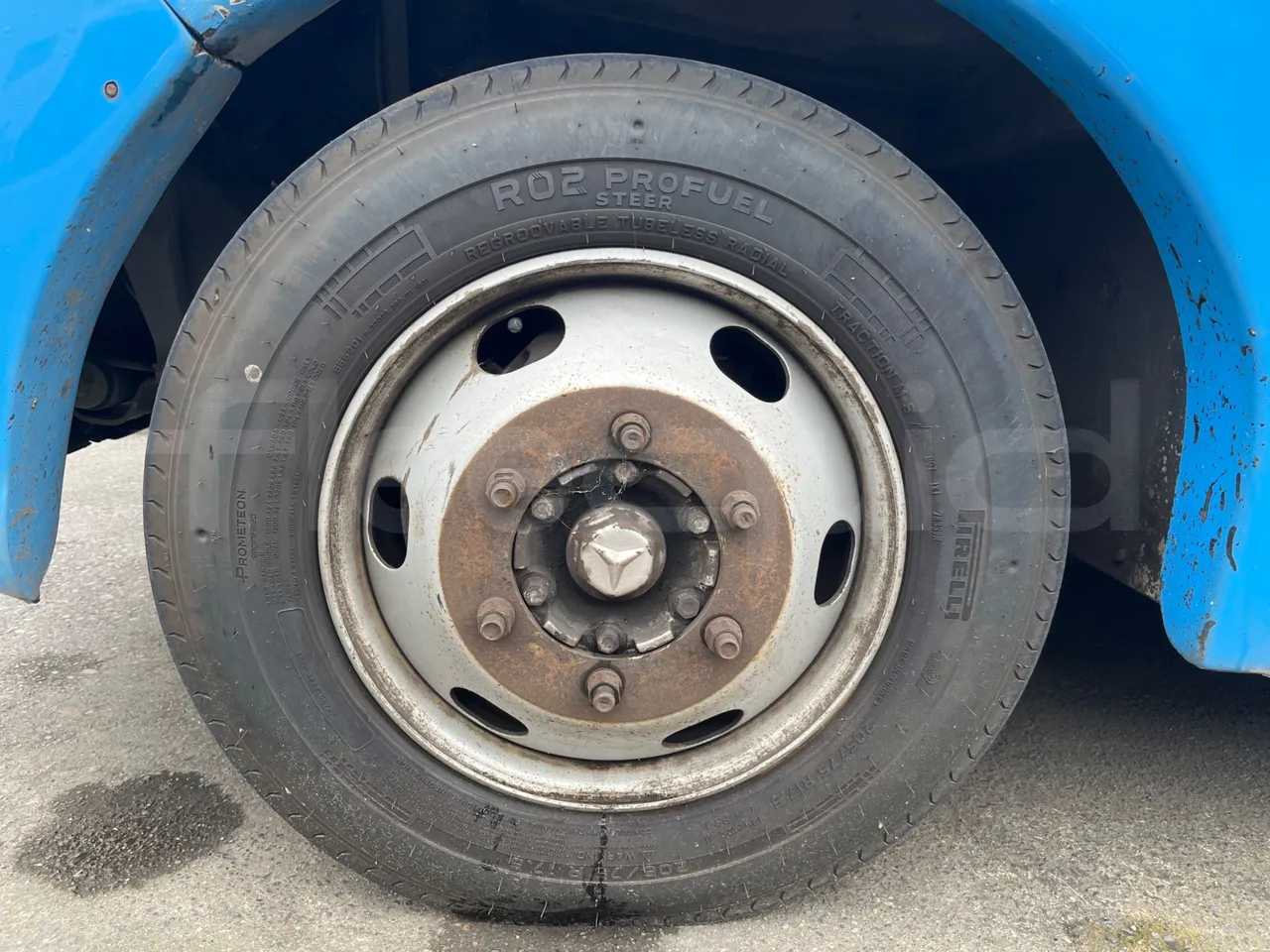 Mercedes-Benz 816 - front left tire measurements