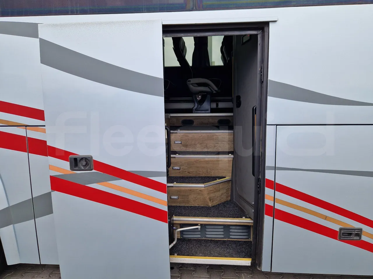 Scania Touring HD Touring HD/ Euro 6 - 302 Kw - 12,090 Mt - front door 2 open