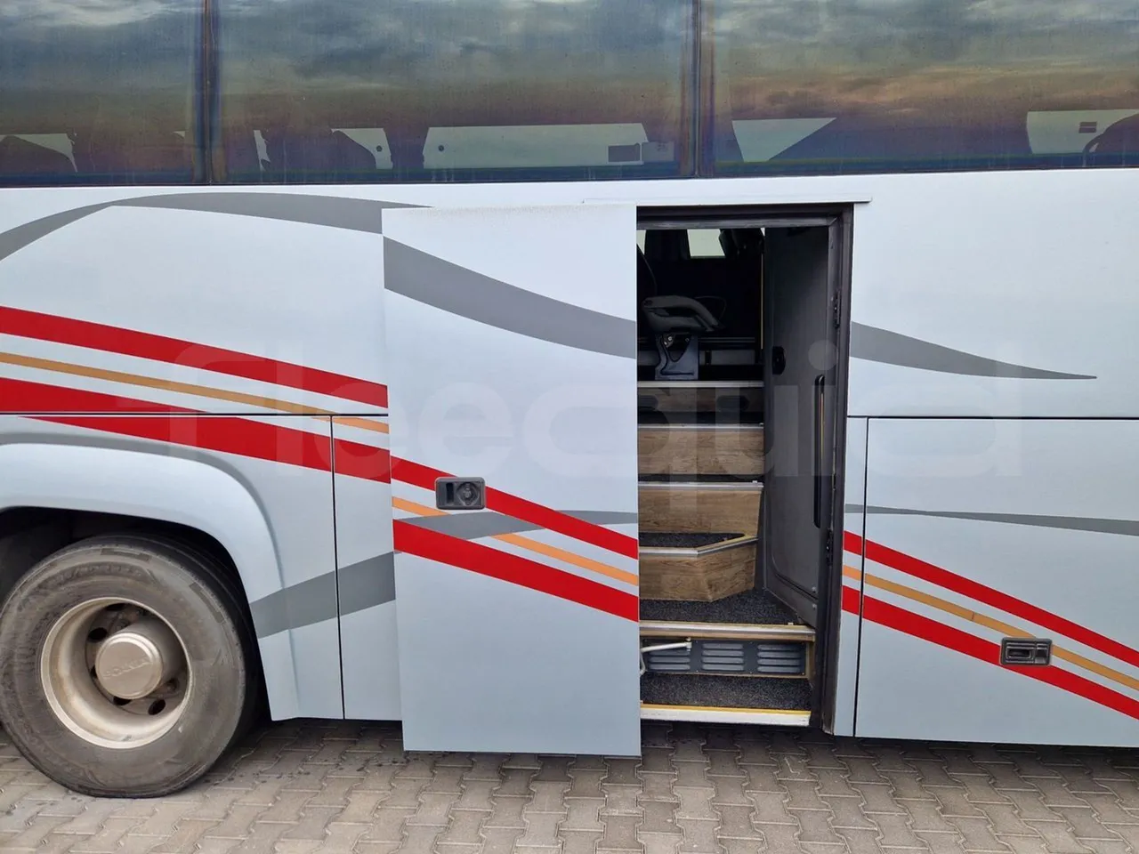 Scania Touring HD Touring HD/ Euro 6 - 302 Kw - 12,090 Mt - front door 3 open (mandatory for bus to scrap)
