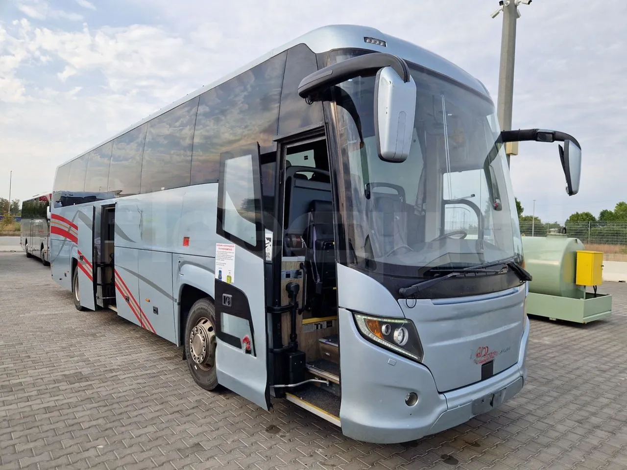 Scania Touring HD Touring HD/ Euro 6 - 302 Kw - 12,090 Mt - 3/4 right front doors open