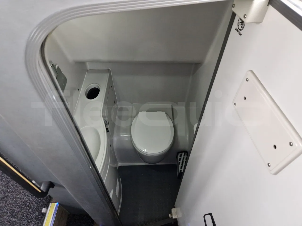 Scania Touring HD Touring HD/ Euro 6 - 302 Kw - 12,090 Mt - toilette accessories photo