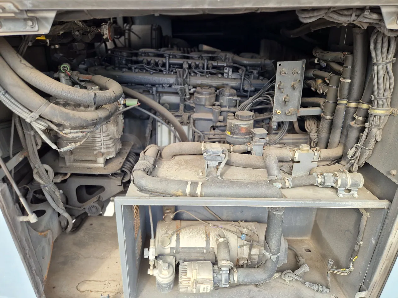 Scania Touring HD Touring HD/ Euro 6 - 302 Kw - 12,090 Mt - gearbox photo