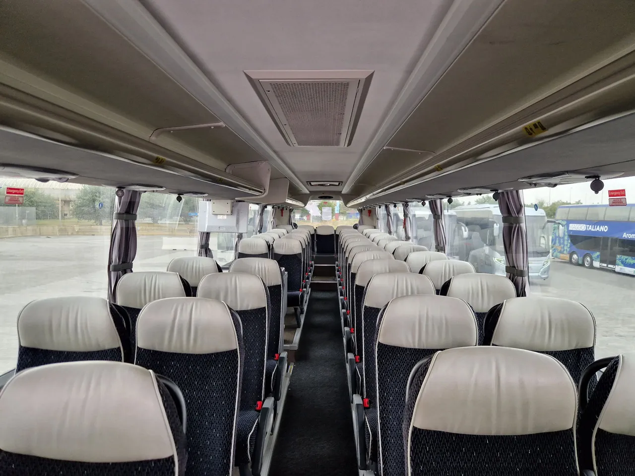 Scania Touring HD Touring HD/ Euro 6 - 302 Kw - 12,090 Mt - interior reverse seats driver height (mandatory for bus to scrap)