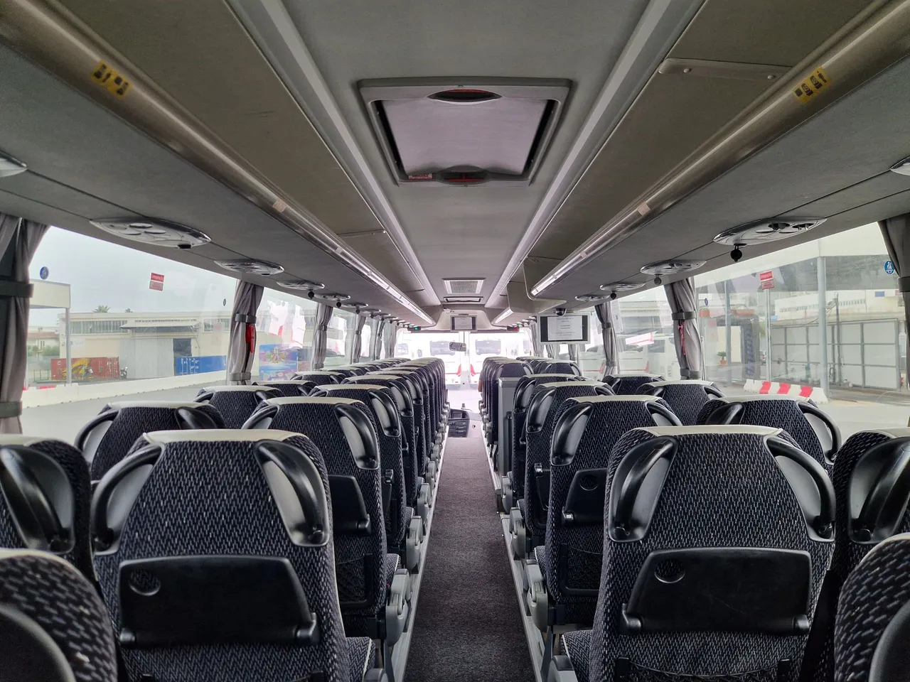 Scania Touring HD Touring HD/ Euro 6 - 302 Kw - 12,090 Mt - forward view all seats last row height
