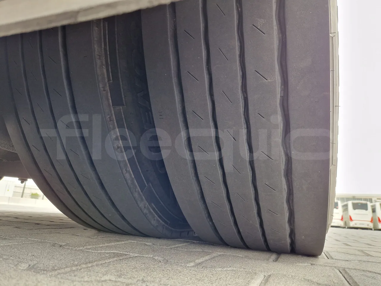 Scania Touring HD Touring HD/ Euro 6 - 302 Kw - 12,090 Mt - tread condition front tires left