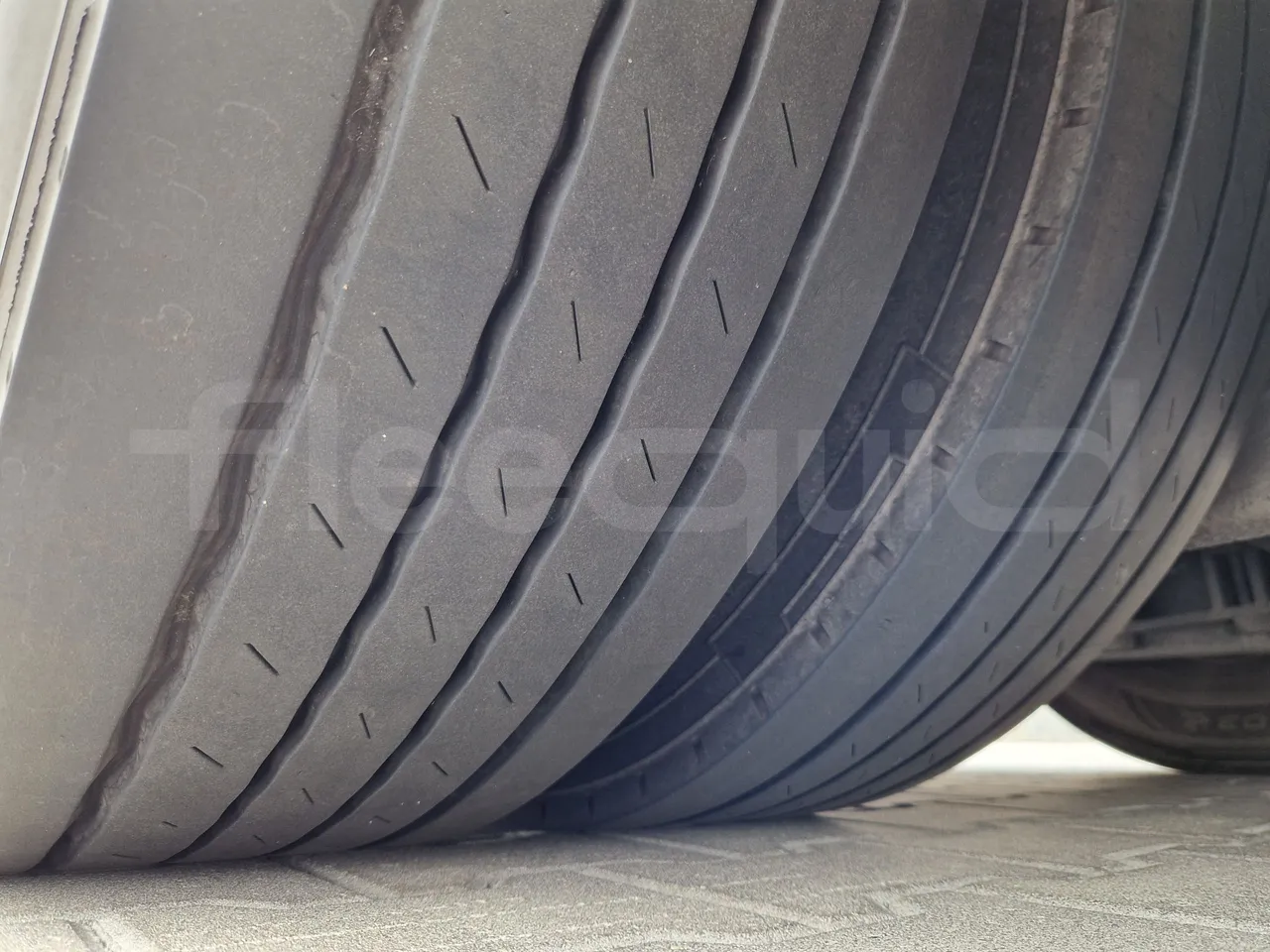 Scania Touring HD Touring HD/ Euro 6 - 302 Kw - 12,090 Mt - tread condition second axle tires left