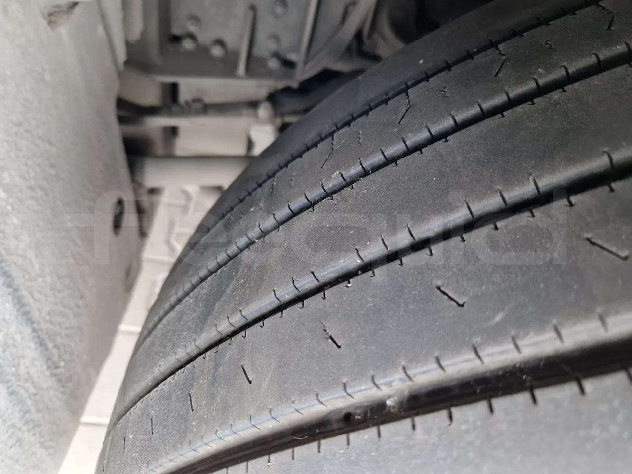 Scania Touring HD Touring HD/ Euro 6 - 302 Kw - 12,090 Mt - tread condition second axle tires right