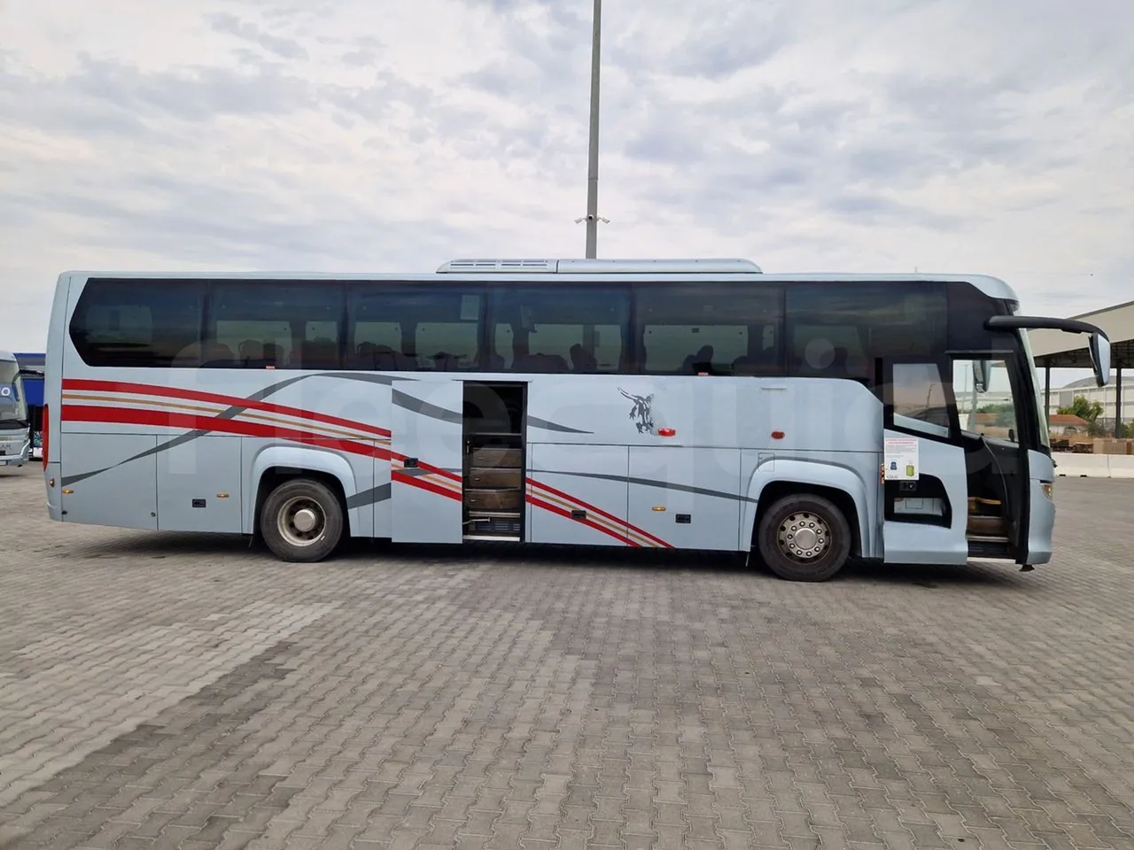 Scania Touring HD Touring HD/ Euro 6 - 302 Kw - 12,090 Mt - right side doors open