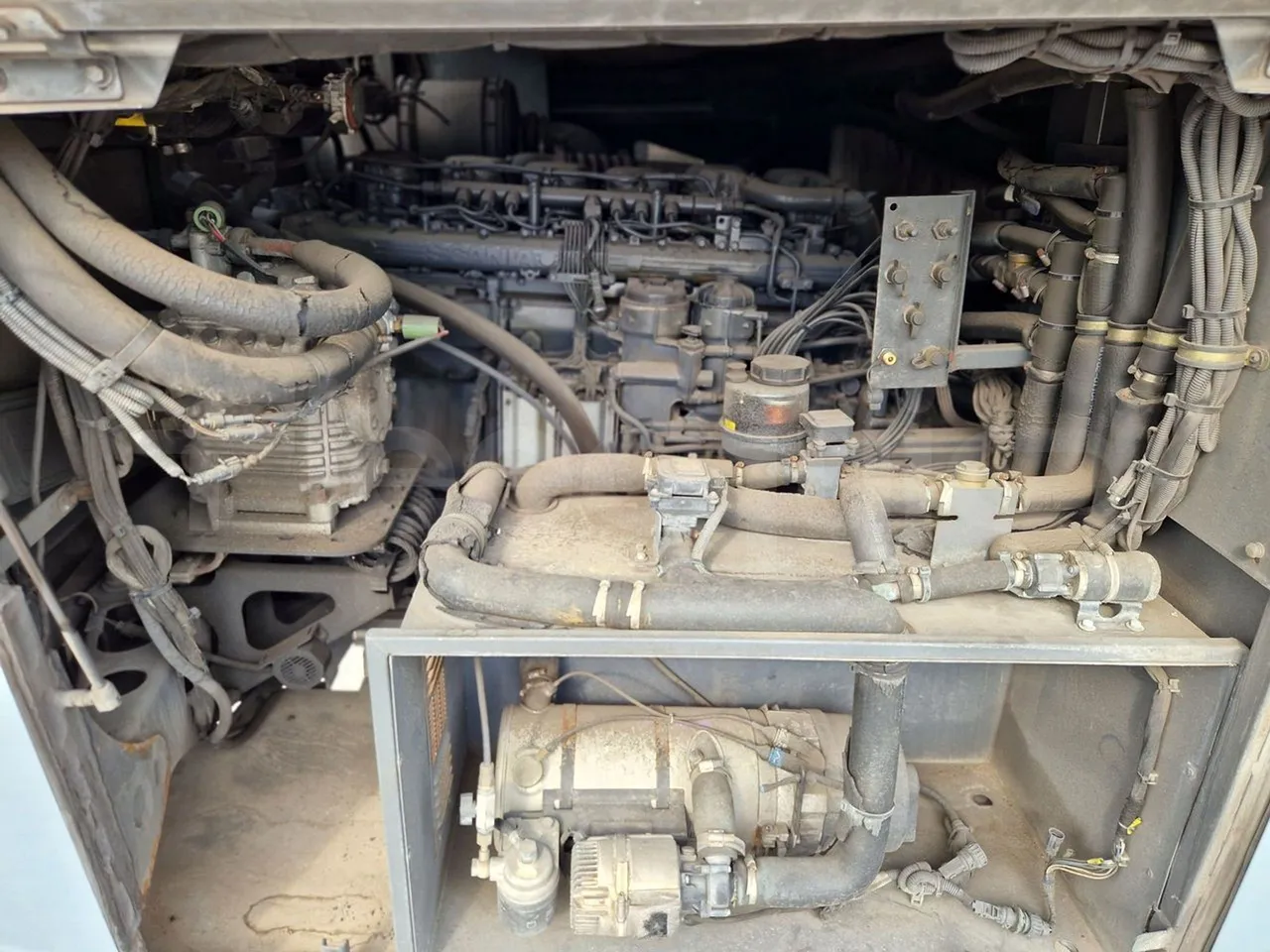 Scania Touring HD Touring HD/ Euro 6 - 302 Kw - 12,090 Mt - turntable external (18m)