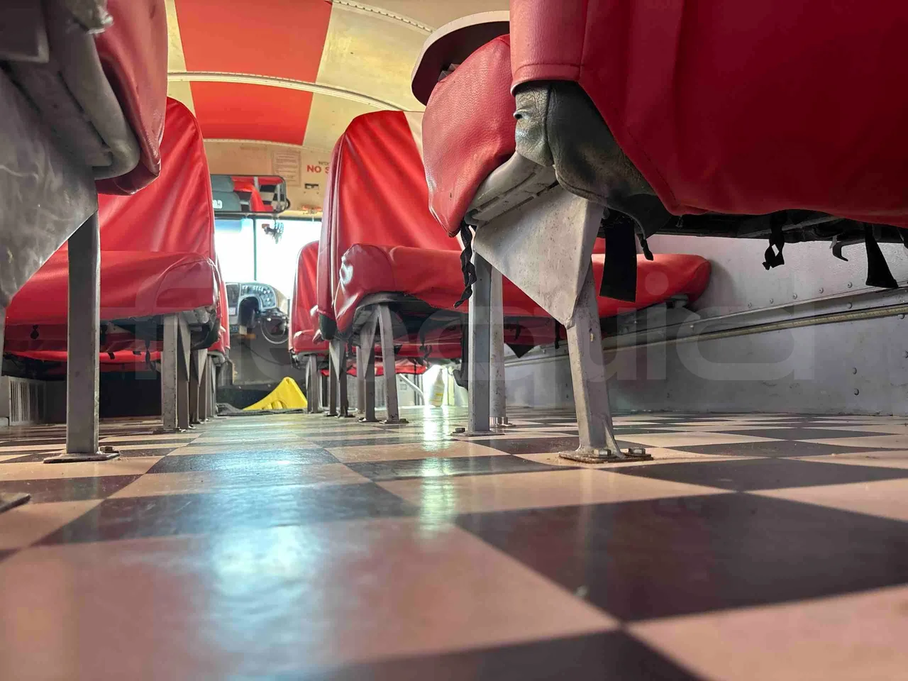 International IC3S530 - seat brackets photo