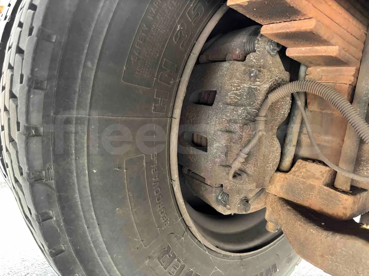 International IC3S530 - axle 2 caliper brakes left