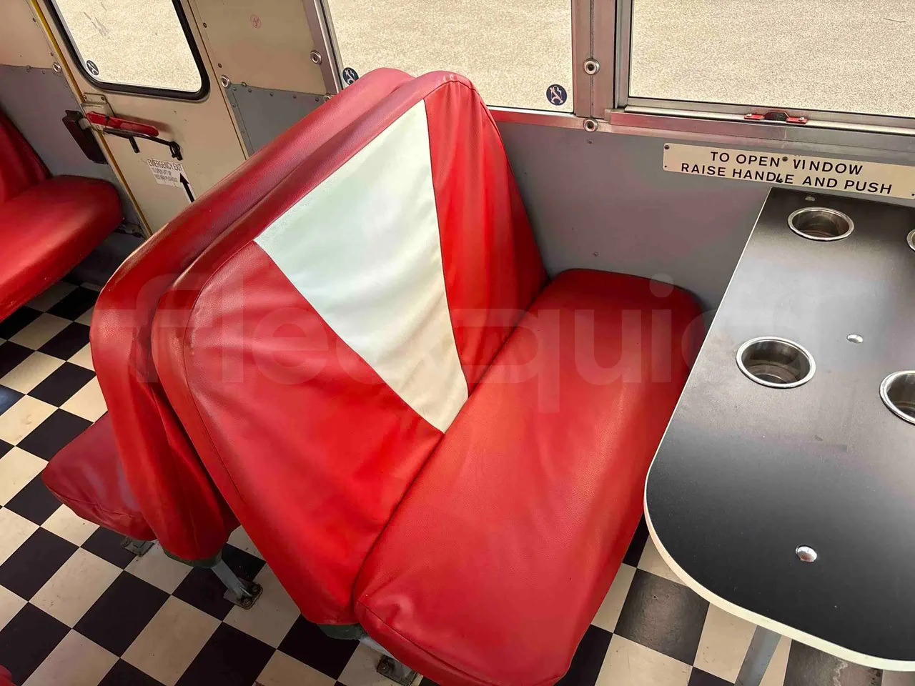 International IC3S530 - central seat safety belt