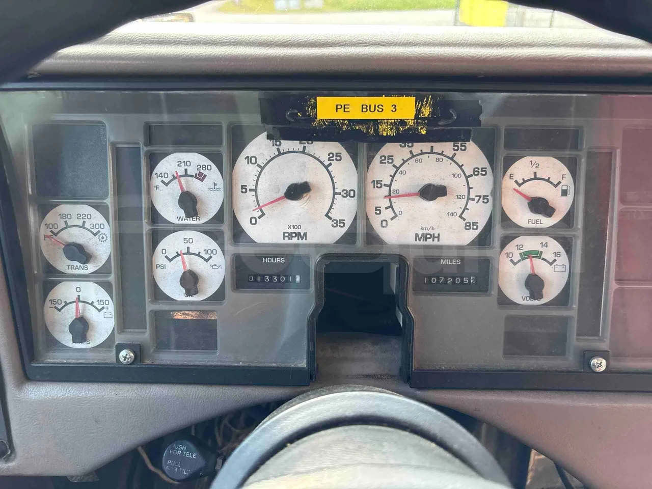 International IC3S530 - dashboard lights on