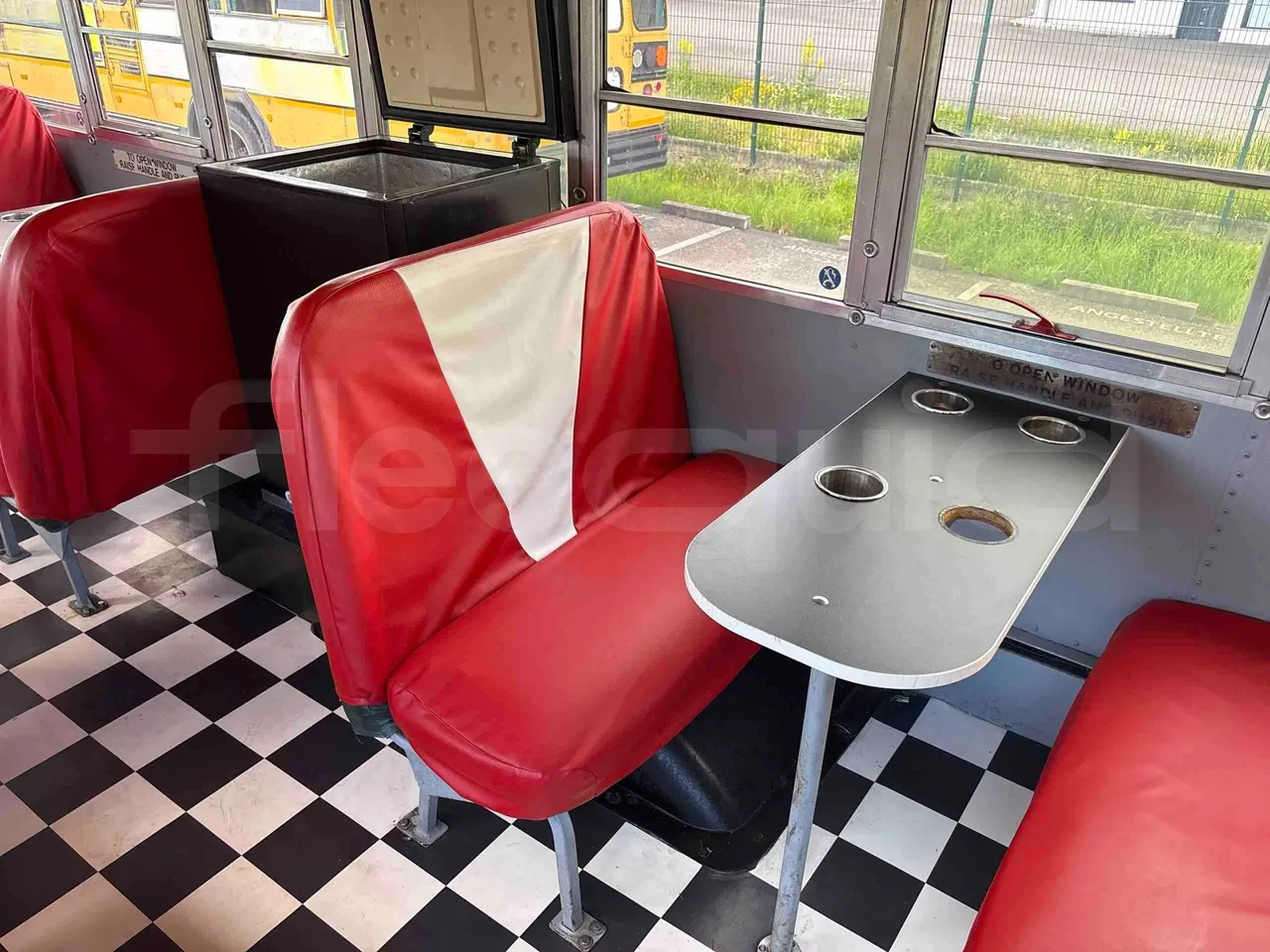 International IC3S530 - single seat detail