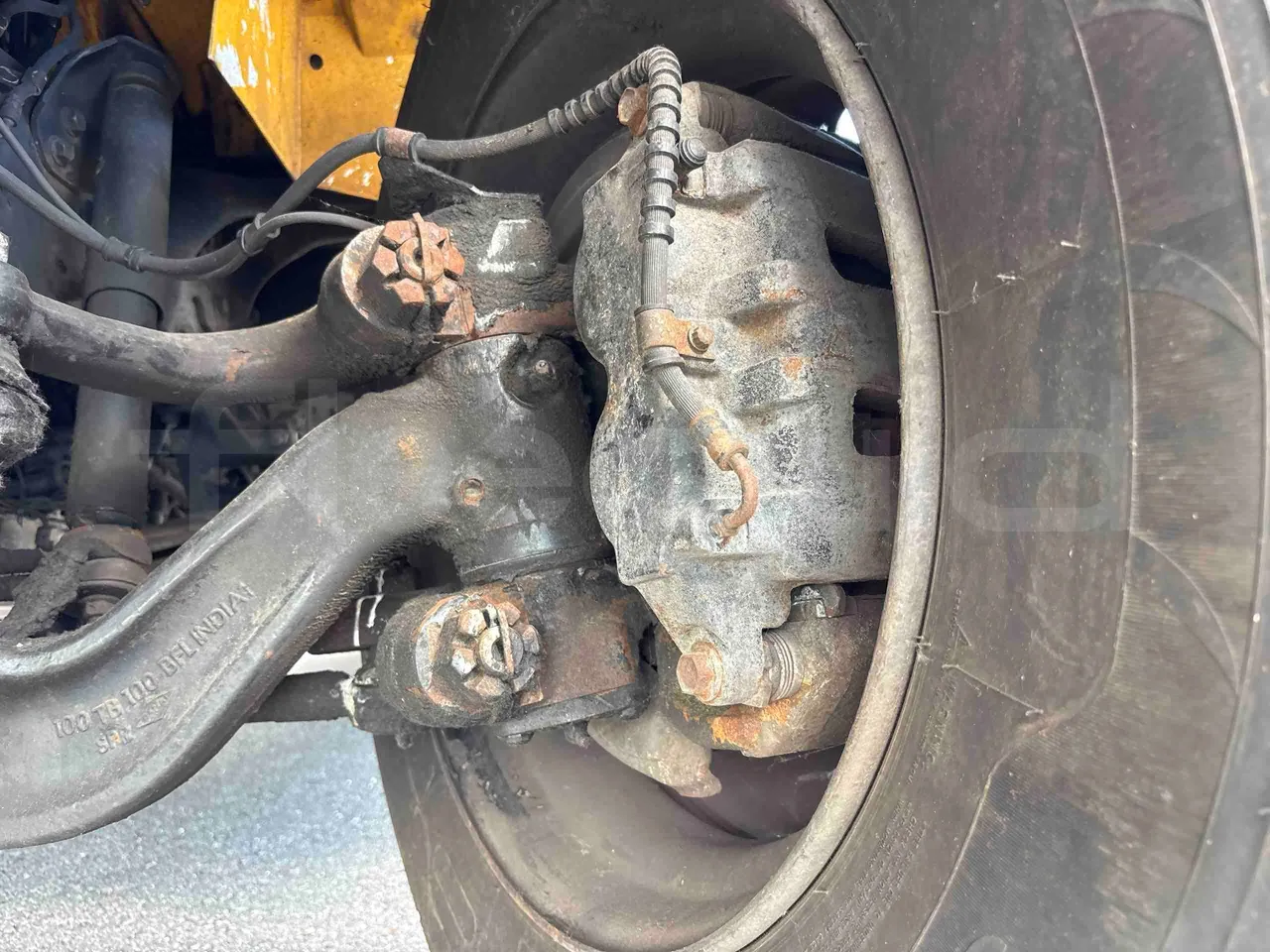 International IC3S530 - front brake calipers left