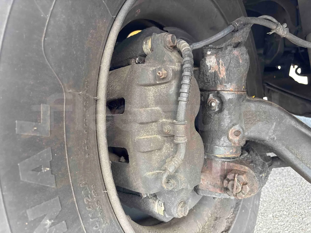 International IC3S530 - front brake calipers right