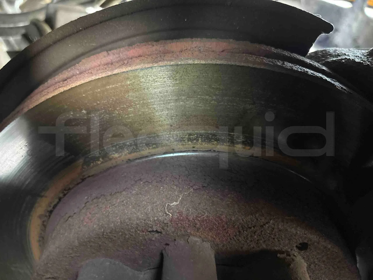 International IC3S530 - front discs right