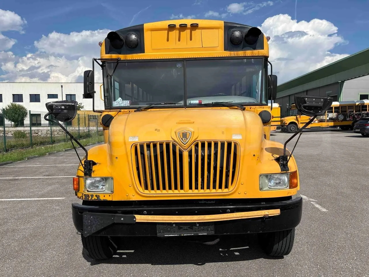 International IC3S530 - front photo