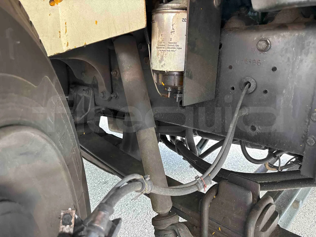 International IC3S530 - front shock absorbers right