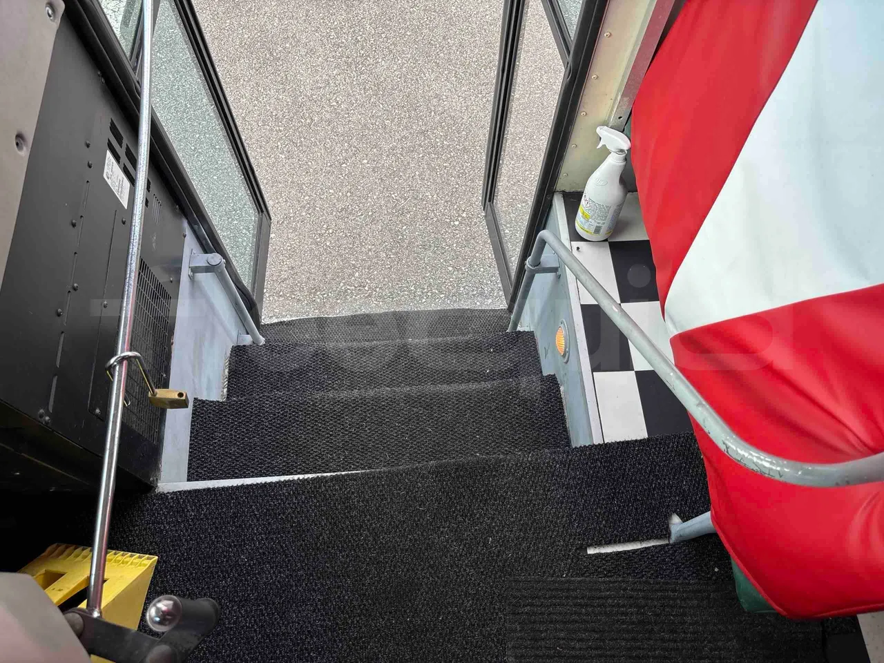 International IC3S530 - handrails photo