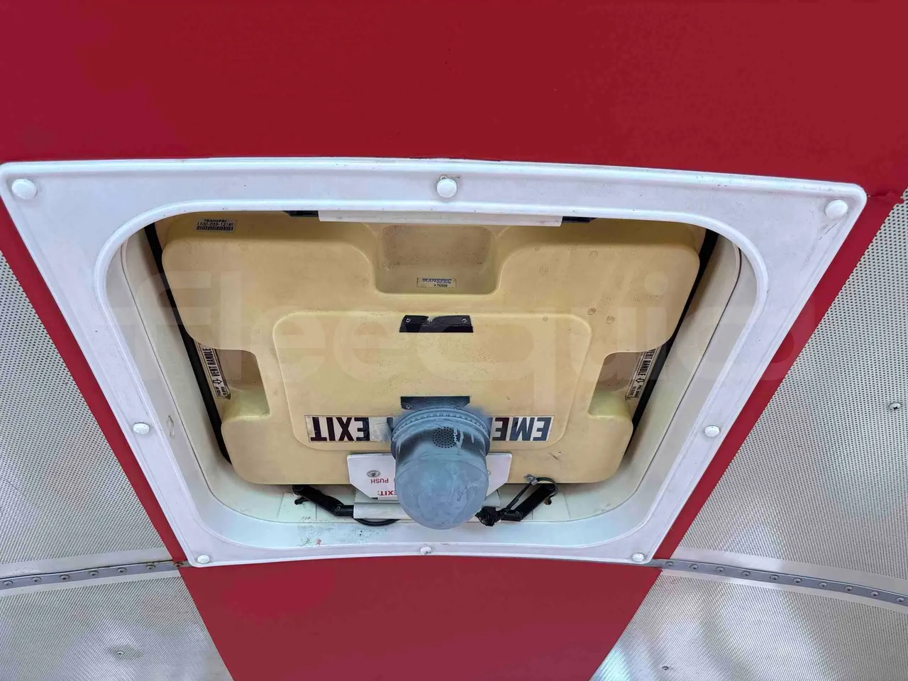 International IC3S530 - roof hatch 1